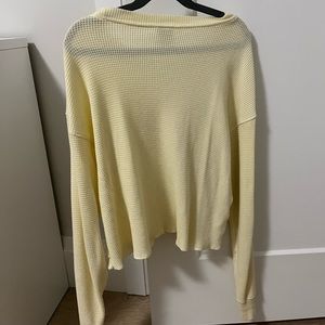 Aritzia long sleeve in brand new condition only being worn 3-4 times.